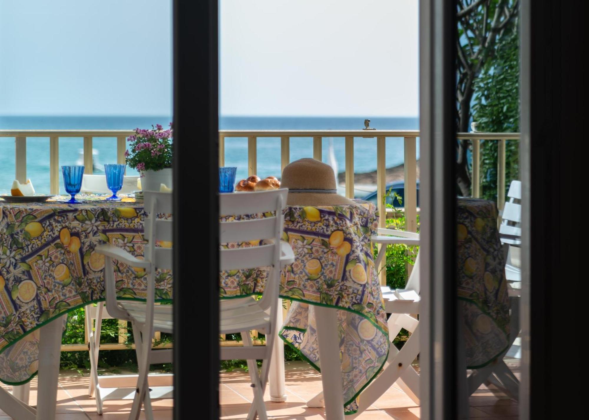 ドンナルカタCasa Sul Lungomareアパートメント エクステリア 写真